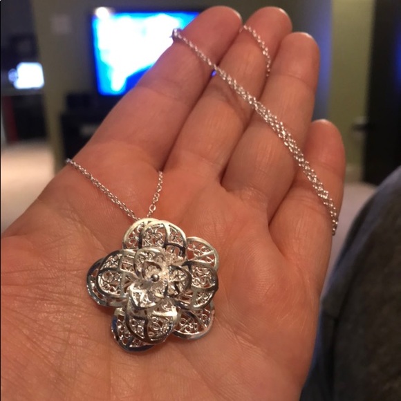 NEW!💙💎GORGEOUS 🌹ROSE🌹 NECKLACE!💎💙SILVER TONE - Picture 8 of 8